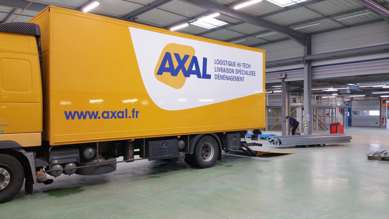 Camion Axal adapté pour le déménagement et transport d'objets lourds