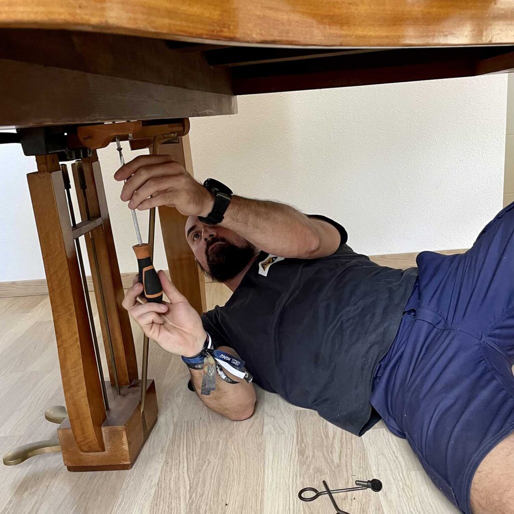 démontage d'un piano par un déménageur spécialisé