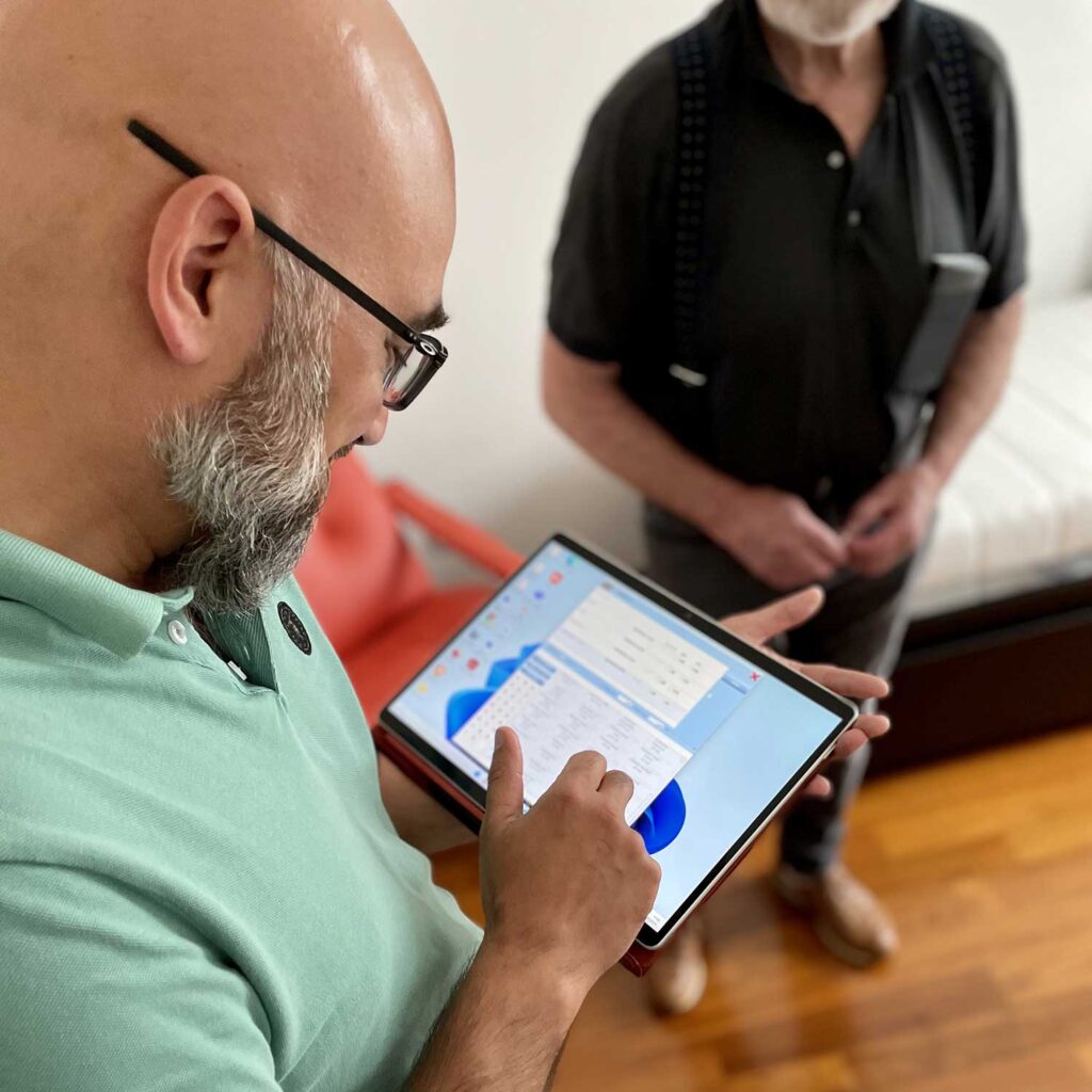 expert Axal réalisant une visite technique pré-déménagement